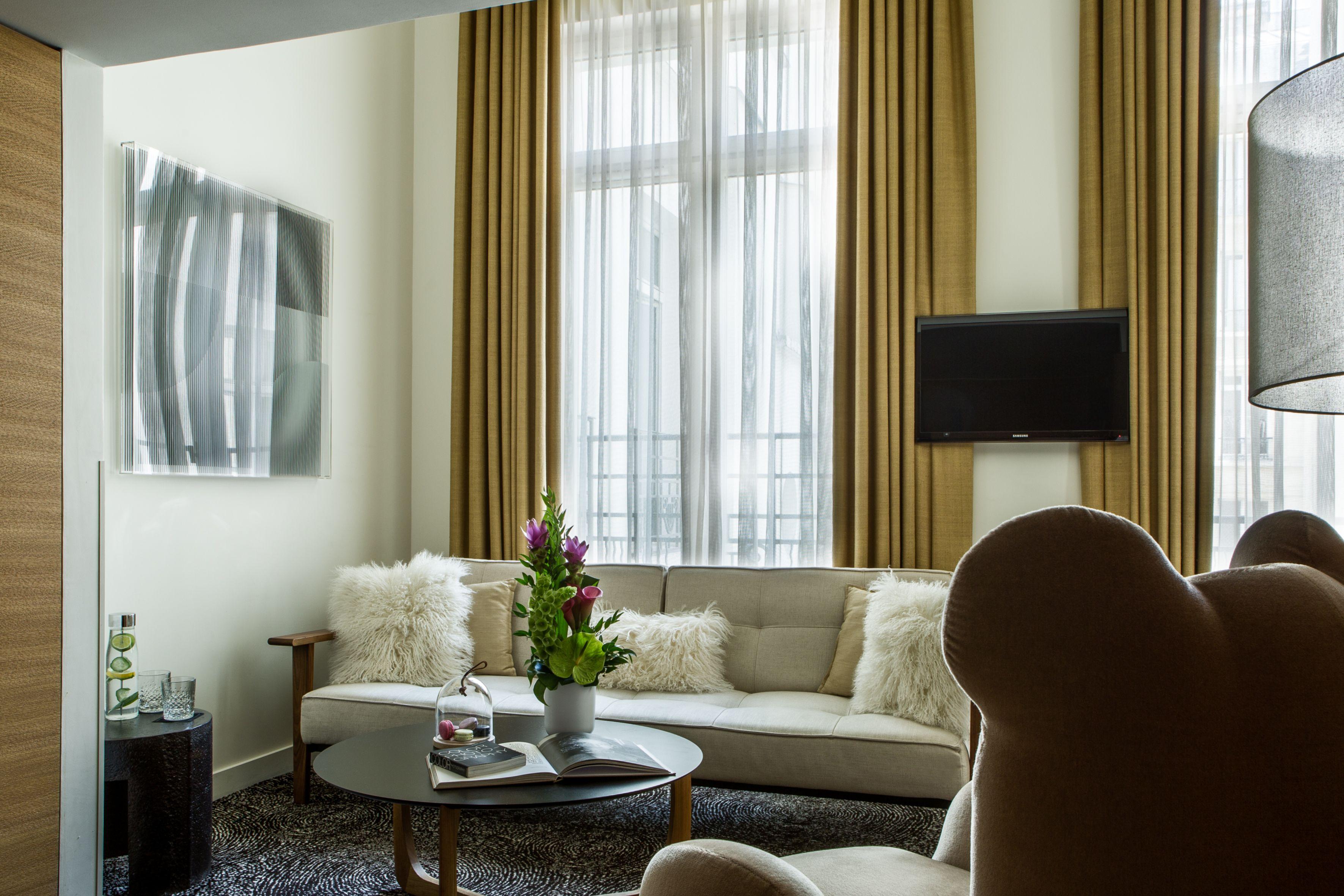 Marignan Champs-elysées 5* Parigi